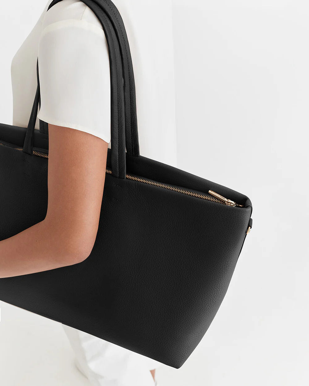 Cuyana Classic Easy Zipper Tote-The Luxury Lane