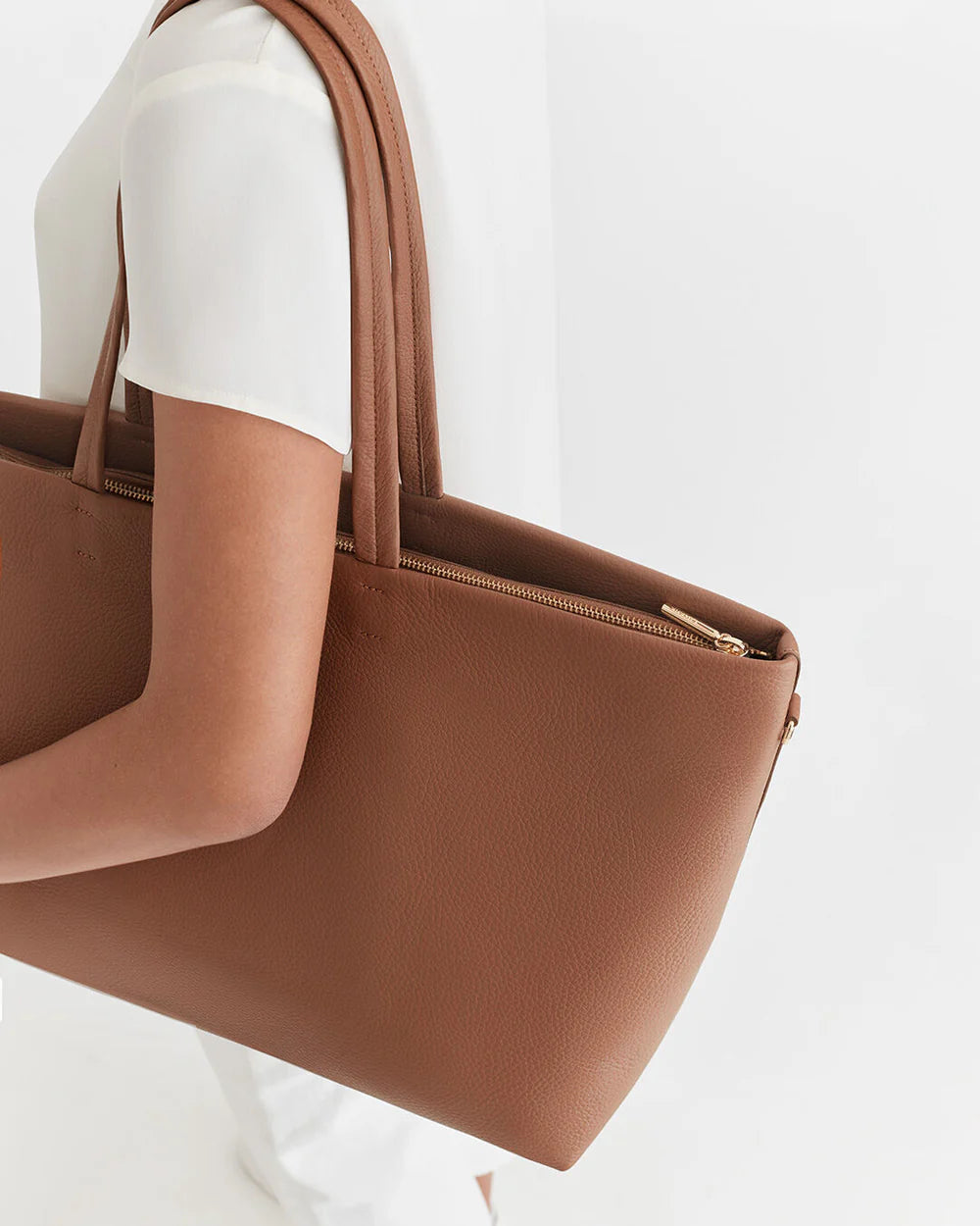 Cuyana Classic Easy Zipper Tote-The Luxury Lane