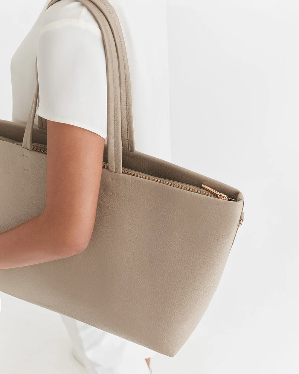 Cuyana Classic Easy Zipper Tote-The Luxury Lane