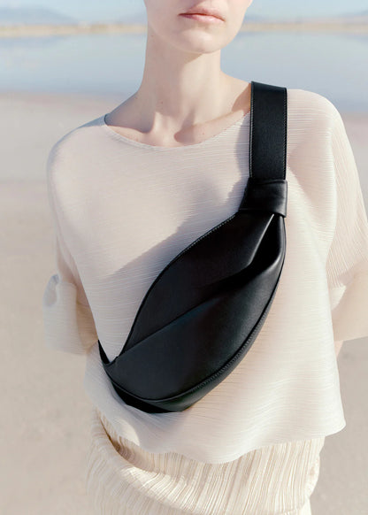 Neyu Smooth Black-The Luxury Lane