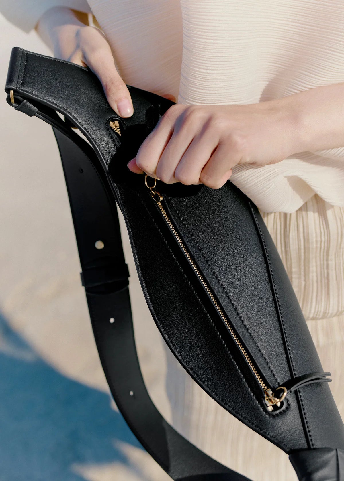 Neyu Smooth Black-The Luxury Lane